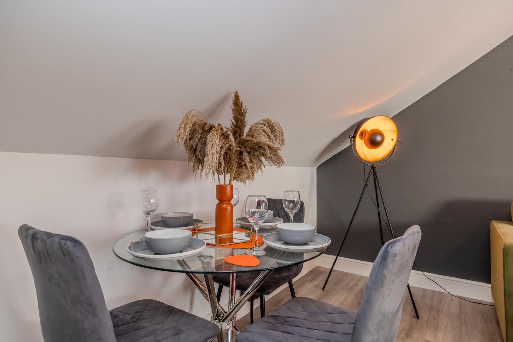 Luxe City Living L 2-Bedroom Flat With Free Parking Брайтонн Экстерьер фото